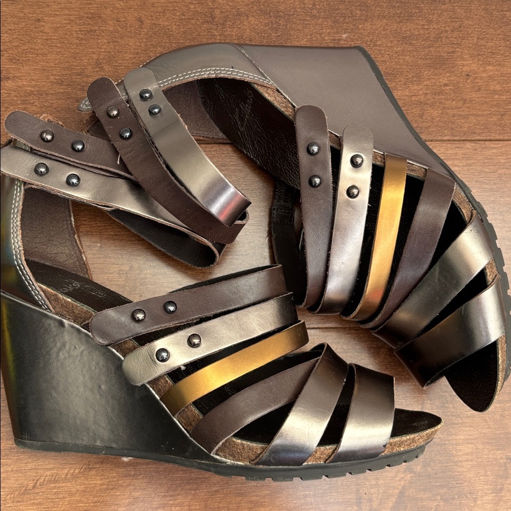 Clark’s Artisan bronze wedge sandals